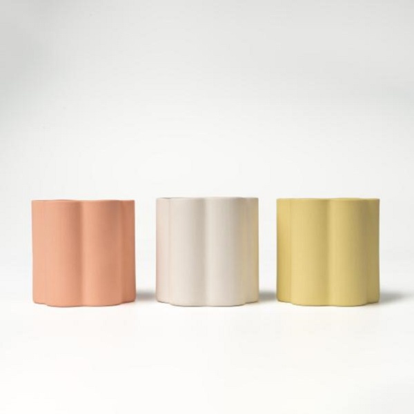 Kas otsite minimalistlikke Wave keraamilisi küünlahoidjaid? Kas see neutraalne hulgikomplekt võiks olla teie ideaalne hulgimüügivalik?